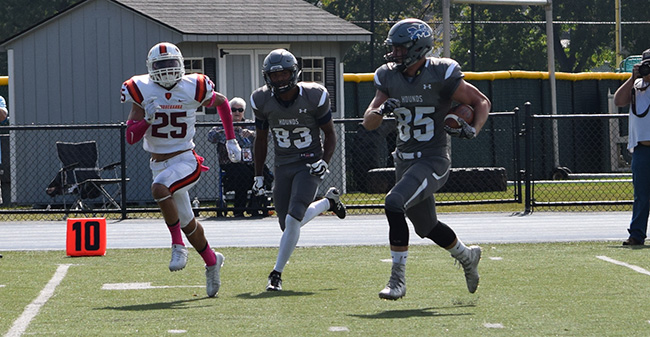 Aaron Brown '18 cuts back towards the end zone on a 34-yard touchdown reception in the first quarter versus Susquehanna University.