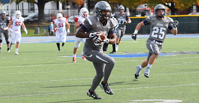 Alex Pierce '20 races up the field for a 65-yard touchdown versus Dickinson College.