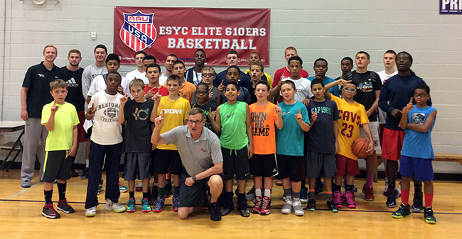 Men's Basketball Spends Time at East Side Youth Center