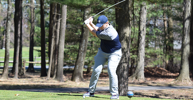 Matt Miksiwicz '18 tees off at Southmoore Golf Course during the Greyhounds' 2016 Spring Invitational.