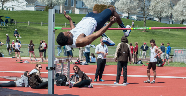 Walker Takes 10th in High Jump at Penn Relays