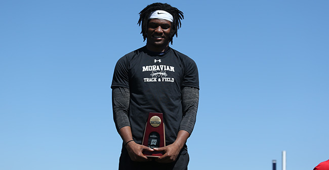 Zion Howard '21 with his fourth place trophy in the 200-meter dash to earn All-America honors at the 2018 NCAA DIII Outdoor National Championships. Photo by D3photography.com