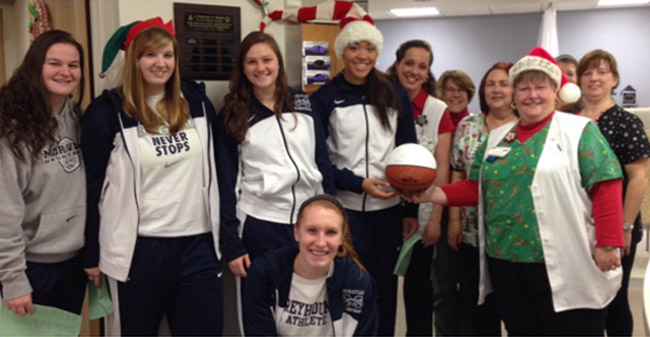 Women's Basketball Participates in Pathway to Santa