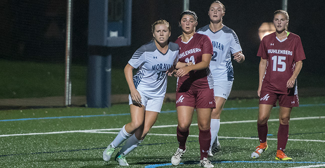 Paige Weiss '20 waits for a corner kick against Muhlenberg College.