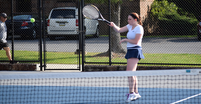 Women's Tennis Defeats Regis (Mass.) College