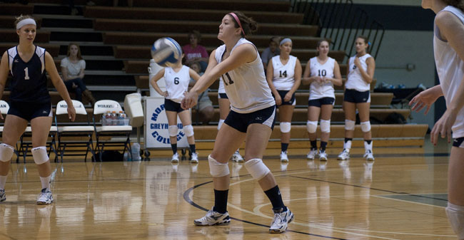 Volleyball Improves to 5-0 After Victory Over St. Mary's