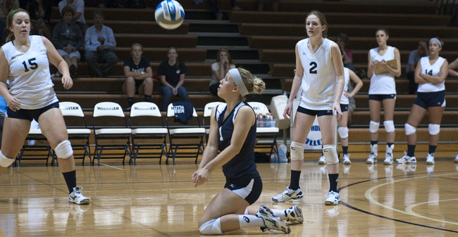 Volleyball Suffers First Loss of Season to Elizabethtown