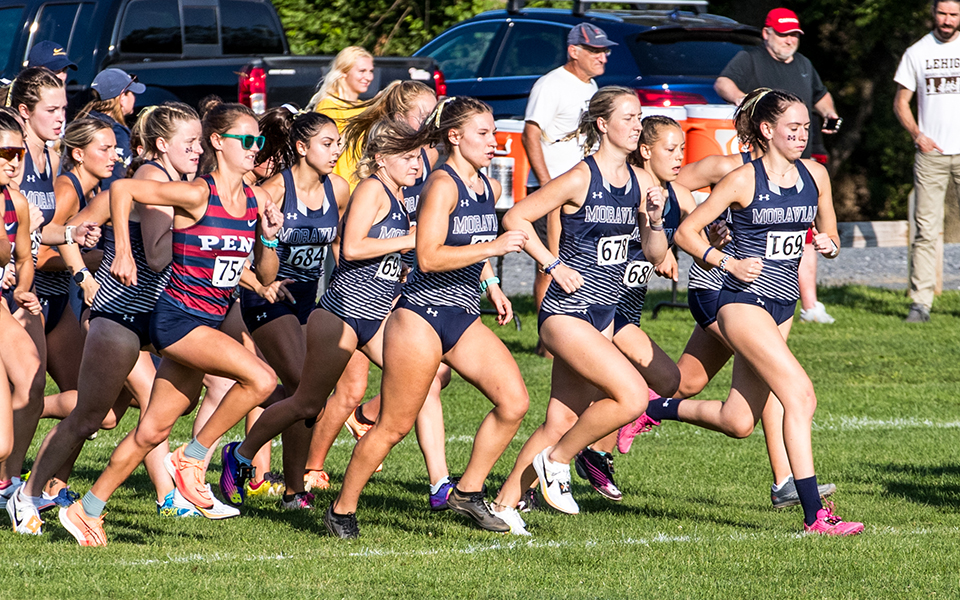 The Greyhounds get underway at the start of the Lehigh University Invitational. Photo by Cosmic Fox Media / Matthew Levine '11