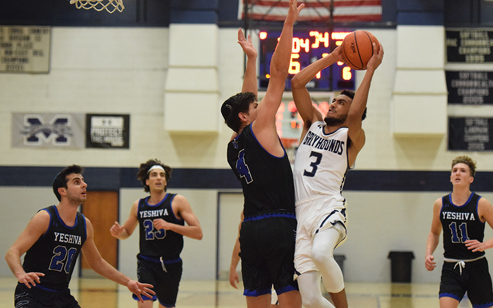 Junior guard Nick King drives to the basket in the second half versus Yeshiva University in Johnston Hall.