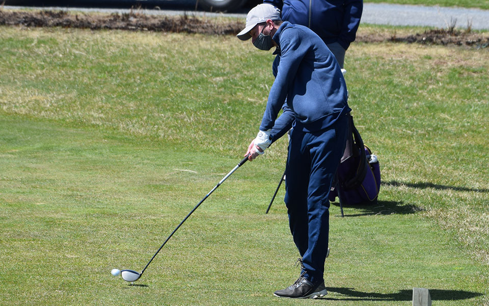 Kody Kolnik '21 tees off on the tenth hole at Olde Homestead Golf Course to begin his round in the 2021 Moravian Invitational on April 6.