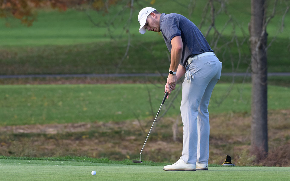 Will Breslin '22 putts during the Blue & Grey Scrimmage on the Weyhill Course at Saucon Valley Country Club in October 2020.