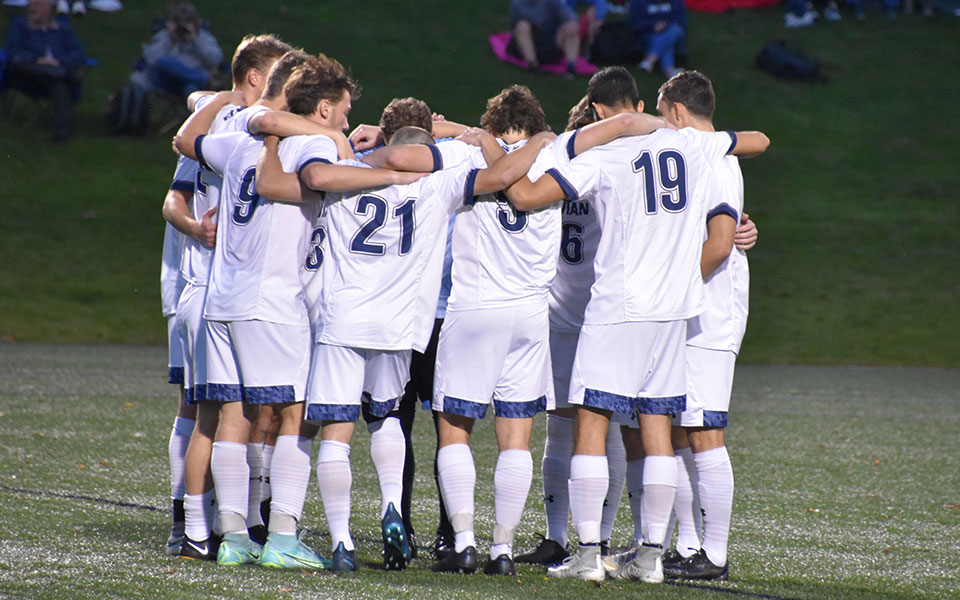 The Greyhounds huddle at the start of the match versus Drew University on John Makuvek Field to finish the 2021 season. Photo by Nadia Hassanali '22.