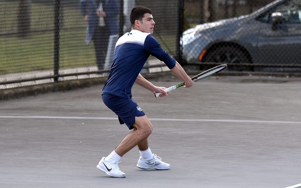 Sophomore Anthony Ronca gets ready to return a serve in singles action versus Drew University at Hoffman Courts. Photo by Aidan Evans-Gartley '23