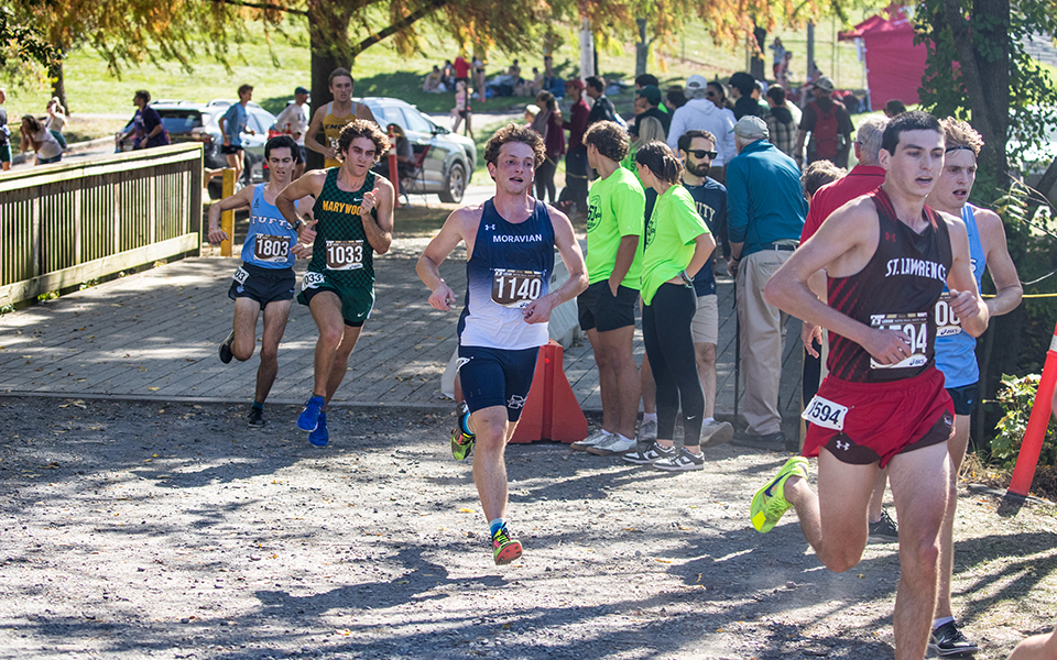 Bryan Kerchner runs in the Paul Short White Race. Photo by Cosmic Fox Media