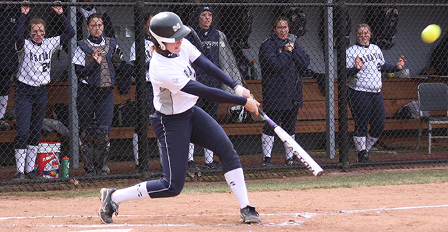 Softball Sweeps Hunter in Non-Conference Action