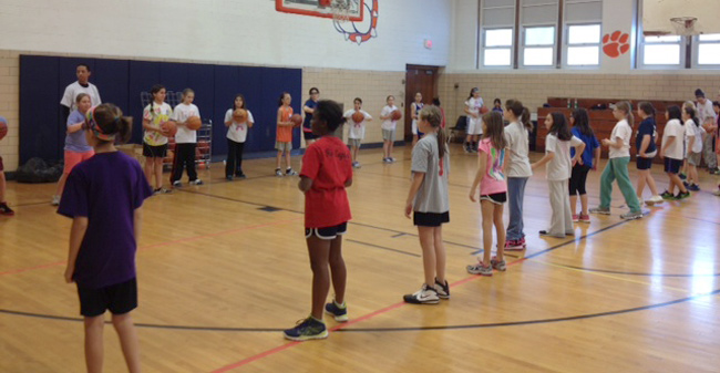 Women's Basketball Hosts Clinic in Springfield, New Jersey