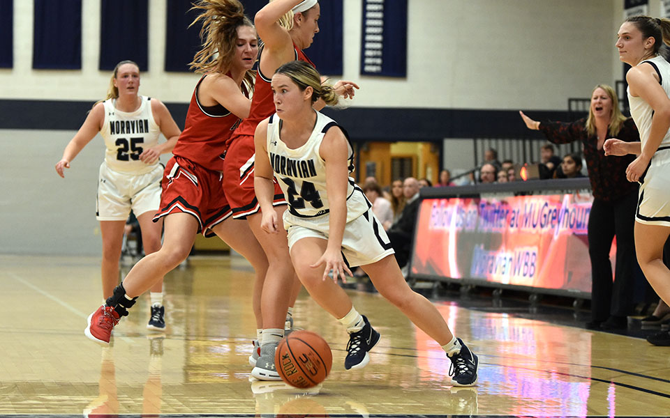 Senior guard Morgan Amy drives to the basket in the first half versus Albright College in Johnston Hall. Photo by Mairi West '23