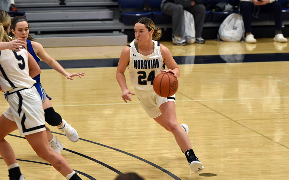 Senior guard Morgan Amy looks to drive to the basket during the first half versus nationally ranked Elizabethtown College in Johnston Hall. Photo by Mairi West '23