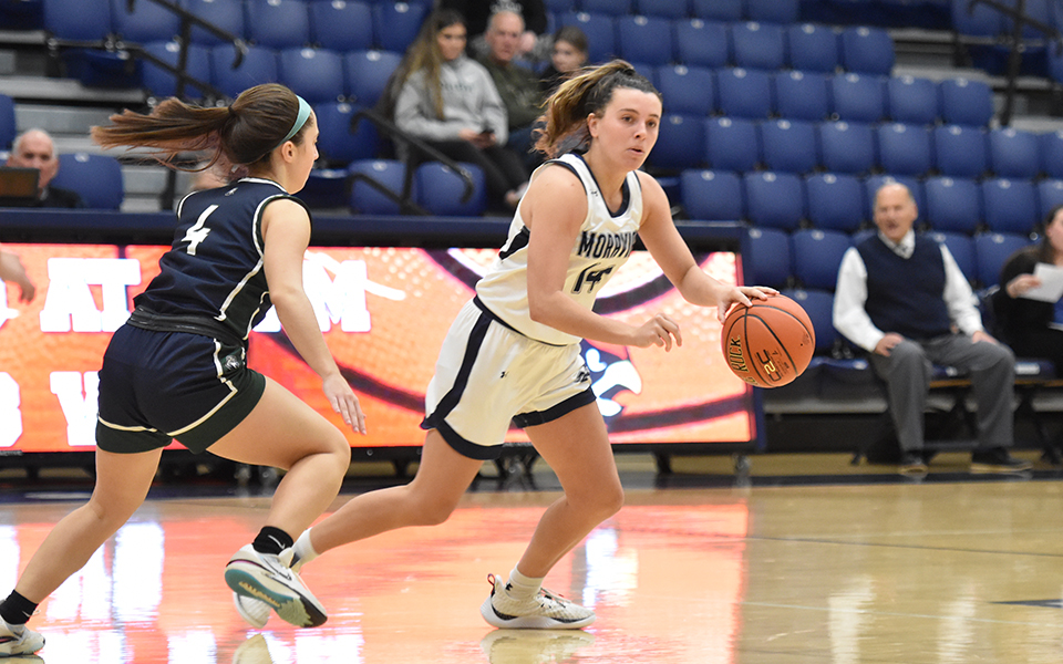 Senior guard Reganne Flannery dribbles during the second half of a game versus Drew University in Johnston Hall. Photo by Avery Saladino '24