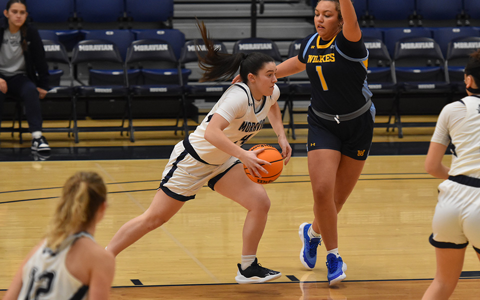 Freshman guard Emma Pukszyn drives to the basket in the first half versus Wilkes University in Johnston Hall. Photo by Carly Pyatt '25