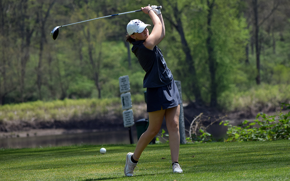 Freshman Alivia Zagra tees off to begin the second round of the 2024 Landmark Conference Championships at Shawnee Inn & Golf Resort. Photo by Greg Royce, Goucher College Athletic Communications