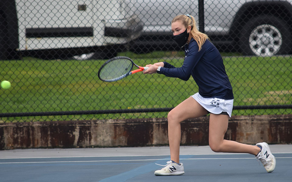 Mary Angle '21 returns a shot during her singles match versus Juniata College at Hoffman Courts on April 17, 2021.