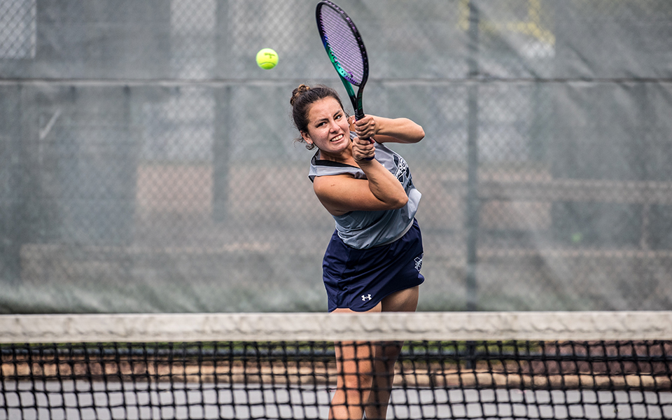 Freshman Izzy Szmodis hits a backhand in a match versus DeSales University at Hoffman courts during the fall 2022 season. Photo by Cosmic Fox Media / Matthew Levine '11