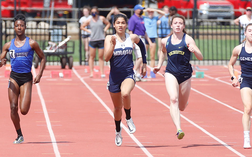 Junior Helen Davis competes in the 2021 All-Atlantic Region Track & Field Outdoor Championships. Photo by Wyatt Eaton, Elizabethtown College Athletic Communications
