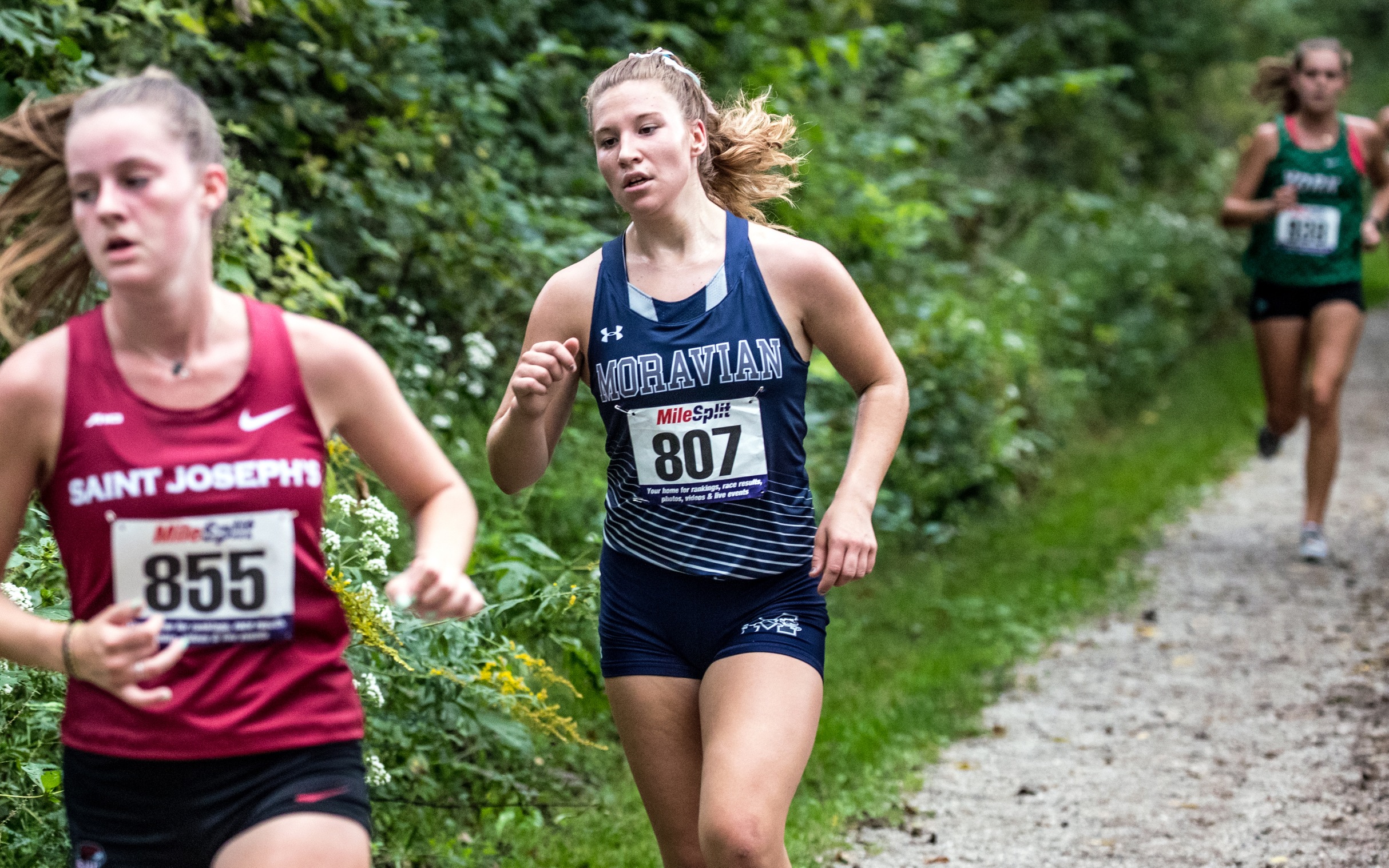 Amber Poniktera runs down the trail at Bicentennial Park in the Moravian Invitational earlier this season. Photo by Cosmic Fox Media/Matthew Levine '11.