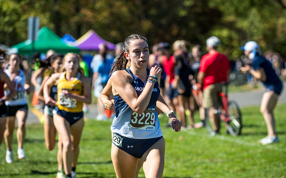 Junior Tara Smurla comes towards the finish line in the 2024 Paul Short Run at Lehigh University. Photo by Cosmic Fox Media / Matthew Levine '11