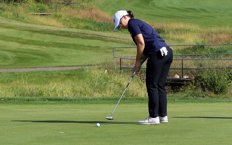 Freshman Alivia Zagra putts during the Bloomsburg Husky Fall Invitational at the Frosty Valley Golf Club. Photo by Patrick Ramsdale, Bloomsburg University Communications & Marketing Coordinator